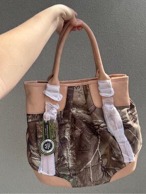Realtree Patterned Tote Bag in Pink and Brown